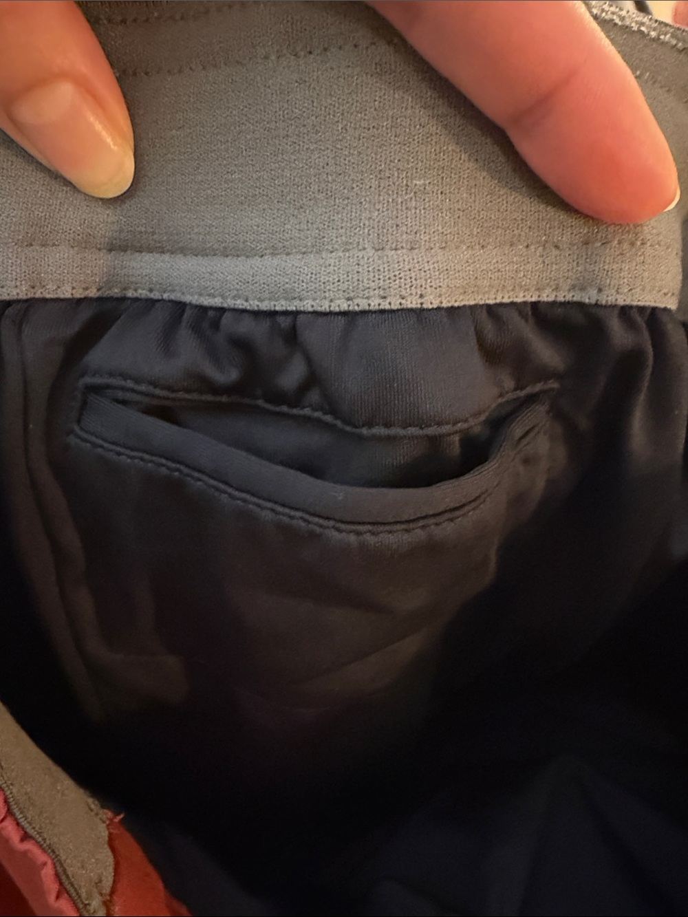Vuori Like New Large Men's 2.0 Trail Shorts Redwood Colorway - Picture 4 of 10